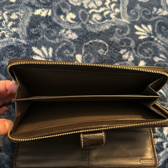 Coach zip around wallet - Picture 4 of 8